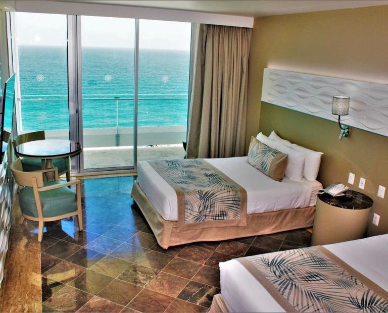 Superior ocean front Hotel Krystal Grand® Cancún All Inclusive